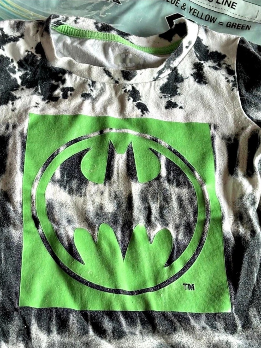 Batman Graphic Tie-Dye Tee in Green & Black Like New
